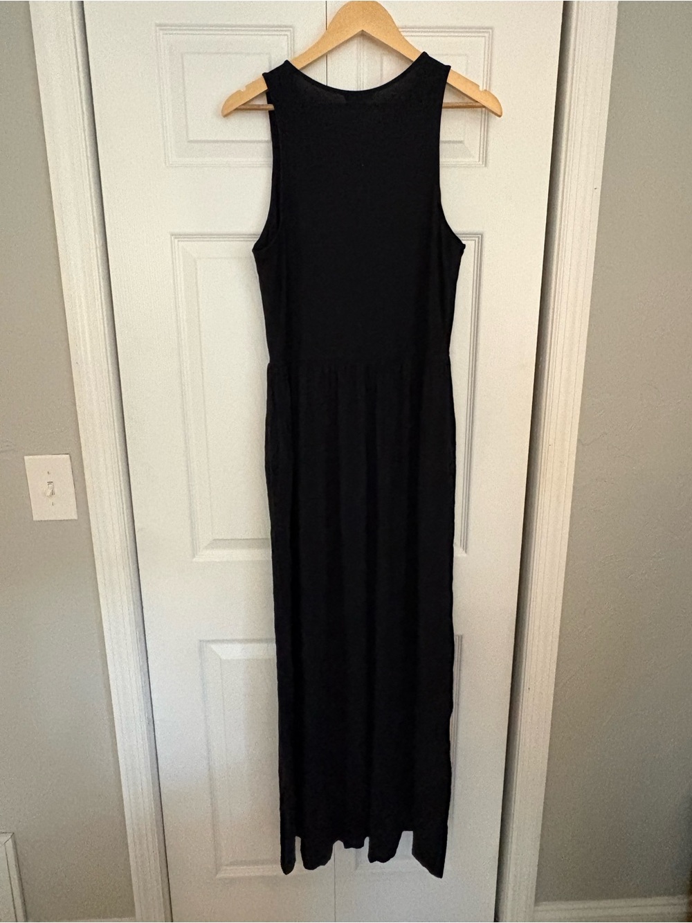 VENUS Black Sleeveless Maxi Dress — Sleek Long Silhouette